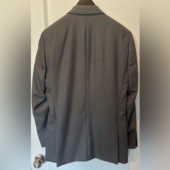 J. Ferrar Men’s Two-Piece Suit Gray 38R jacket, 30x32 pants - Picture 2 of 9